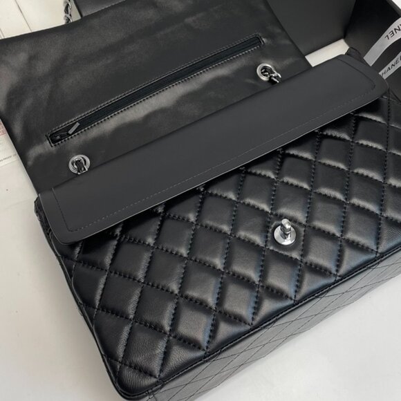 š„°š„°CHANEL Classic Flap CF Crossbody Bag - Picture 5 of 6